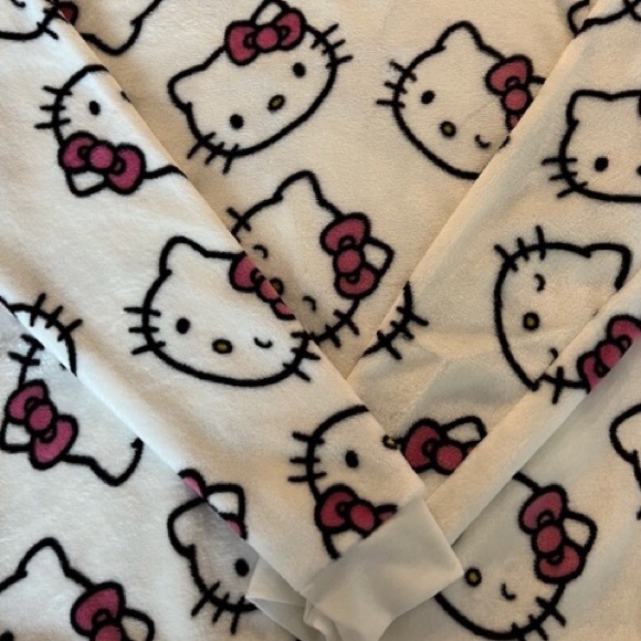 Hello kitty Fuzzy sweater - Picture 2 of 2